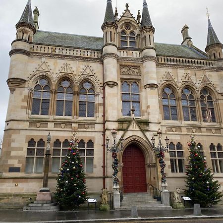 No 10 Immaculate City Centre, Top Floor 2 Bed Flat With Free Parking Inverness Eksteriør bilde