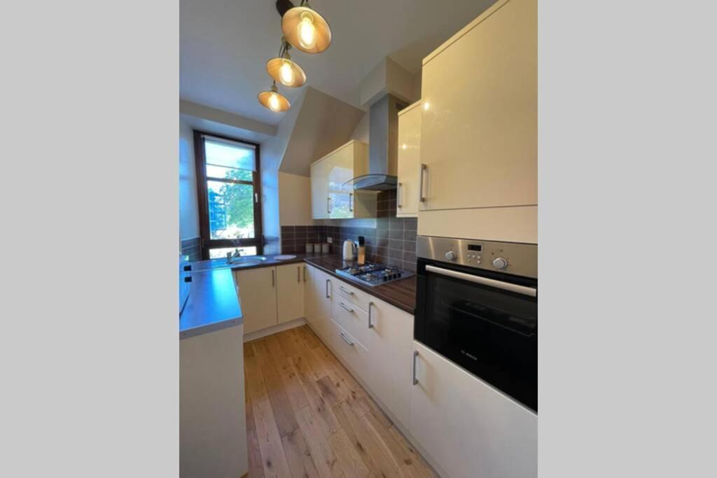 No 10 Immaculate City Centre, Top Floor 2 Bed Flat With Free Parking Inverness Eksteriør bilde